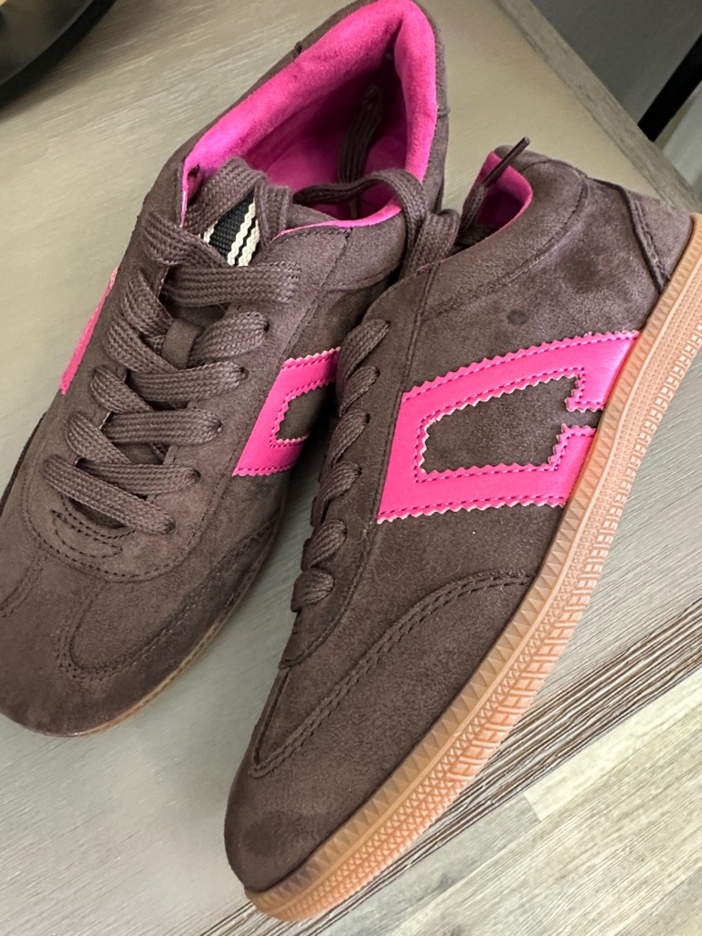 New in box. Saffron sneakers ShuShop. Chocolate brown Fuschia